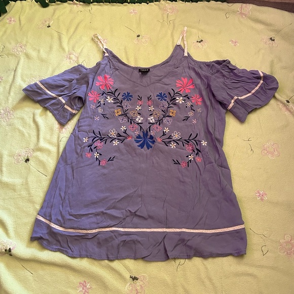 Floral, off the shoulder Blouse (Plus-Size!) - Picture 1 of 5